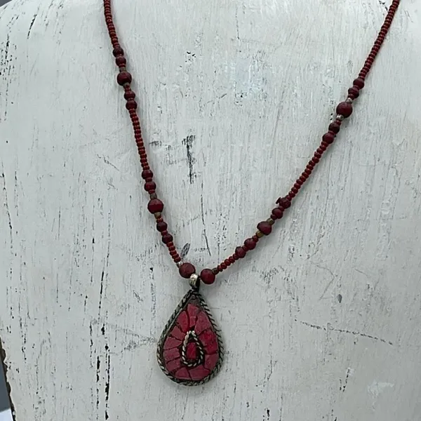 Boho festival red seed bead faux coral necklace. - Image 3