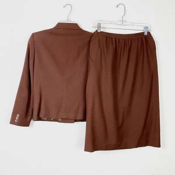 Vintage Jones New York Brown Professional Workwear Blazer & Skirt Suit - Image 5
