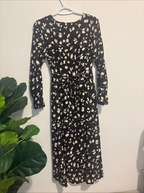 Black Floral Long-Sleeve Midi Dress - Classic Cream floral Print tie back waist - Image 4