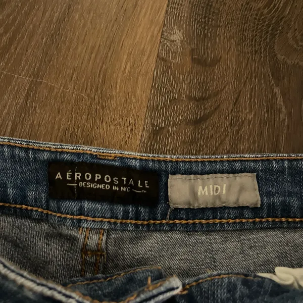 Aeropostale lightly worn jean shorts - Image 4
