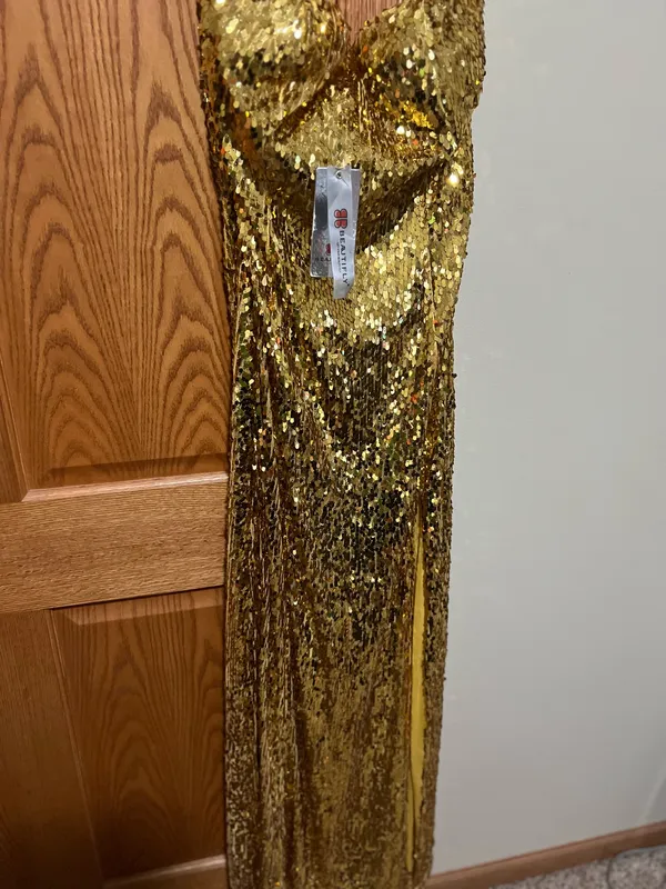 Beautifly Gold sequin gown - Image 4
