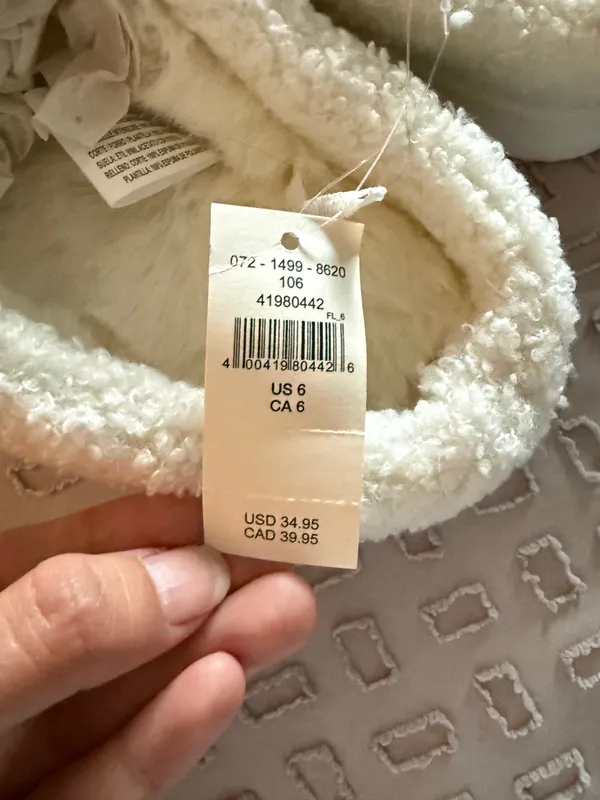 Aerie Cindy Lou house slipper - Image 2