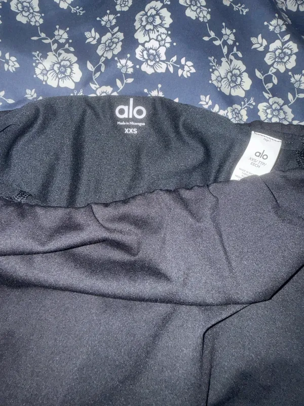 Alo skirt with built in shorts - Image 2