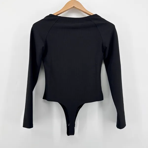 By Anthropologie Small Black Ribbed V-Neck Long Sleeve Bodysuit OB1622629‎ EUC - Image 4
