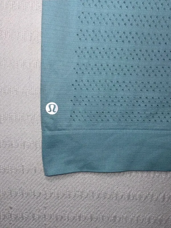 Lululemon Womens Breeze By Breathable Muscle Tank Top Size 6 Workout Running Gym - Image 3