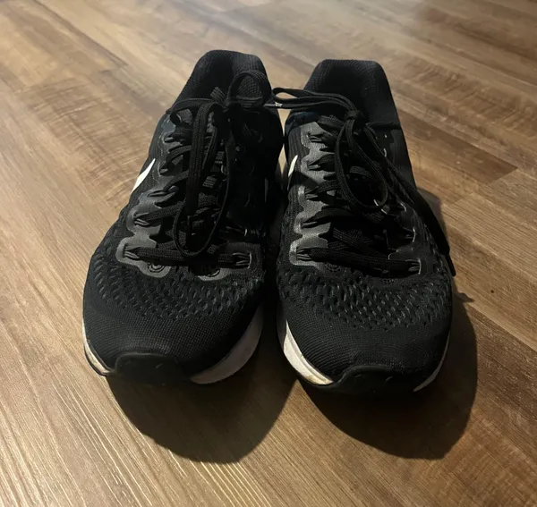 Nike Women’s Zoom Sneakers Black and White - Size 7.5 - Image 2