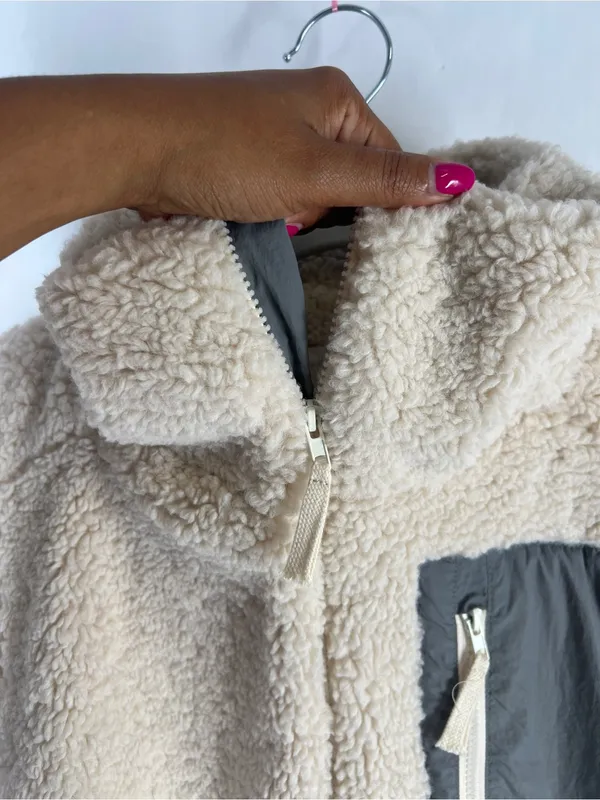 Oli & Hali Cream Sherpa Half Zip Vest Size L Contrast Pocket - Image 4