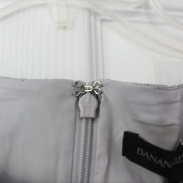 Banana Republic | Grey Peplum Sleeveless Blouse - Image 5