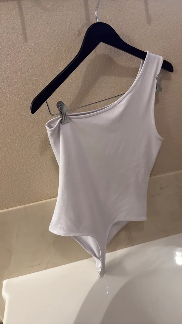 Abercrombie White One-Shoulder Bodysuit L - Image 4