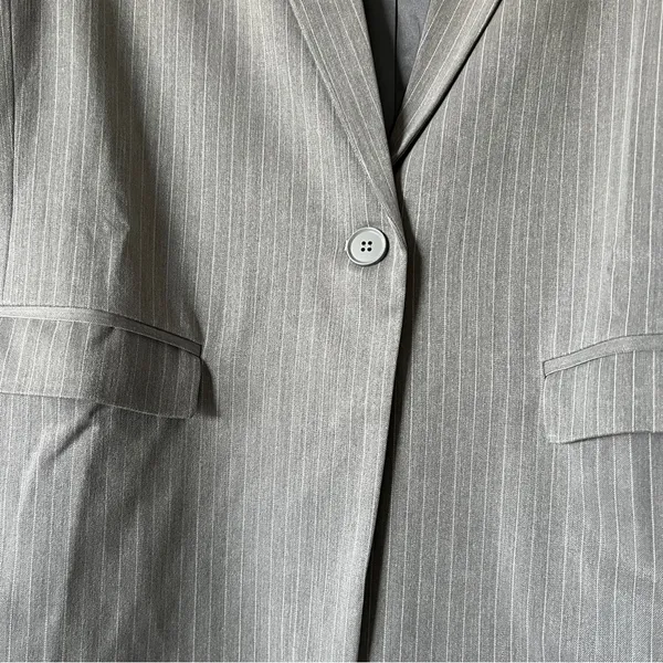 Klassy Network Gray Pinstripe Blazer Women’s Size L NWT - Image 8