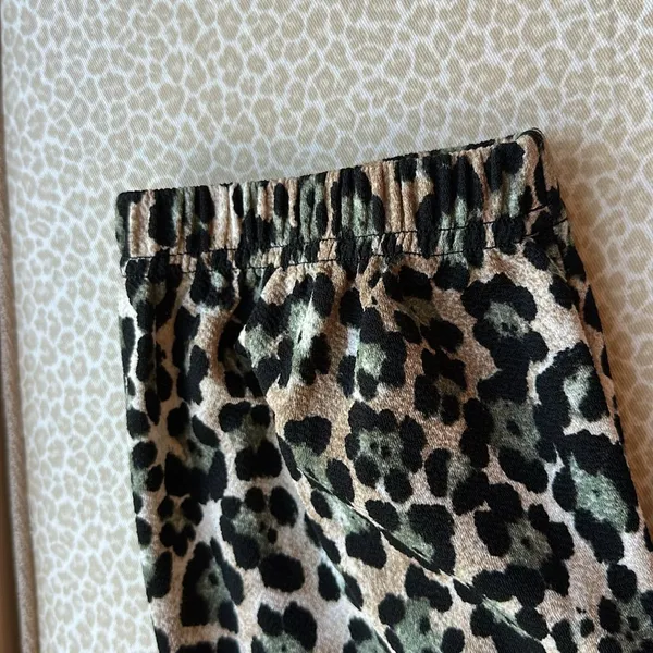 NWOT Jules & Leopold tan with green & black leopard spots the neck top - Image 11