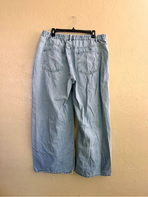 Light Wash Wide Leg Jeans waist 18", inseam 27", rise 12" - Image 2