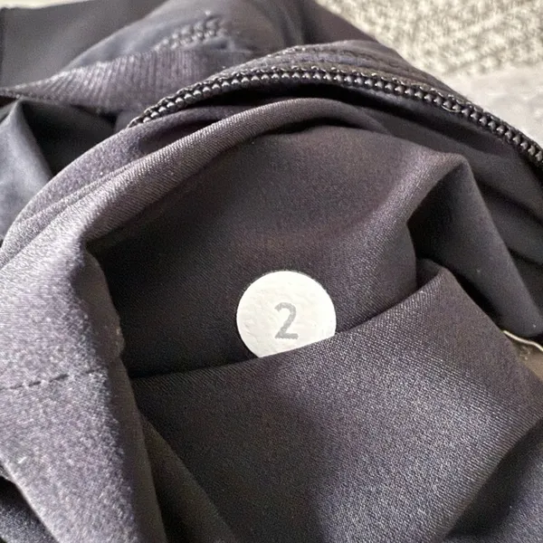 Lululemon Runderful Pant - size 2 - Image 5