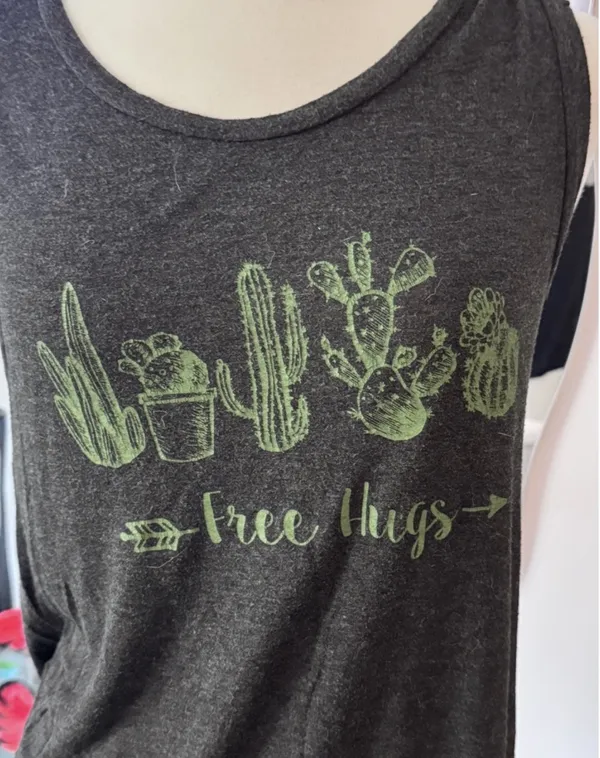 Paper Crane "Free Hugs" Sleeveless Tank Top - Image 4