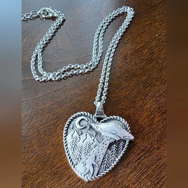 UFO Bigfoot Heart Pendant Necklace Silver Tone Sci-Fi Mystery Jewelry Sasquatch - Image 5