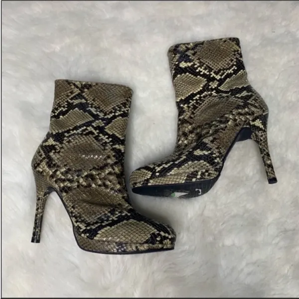 Vintage Stuart Weitzman Snake Skin Heeled Boots - Image 8