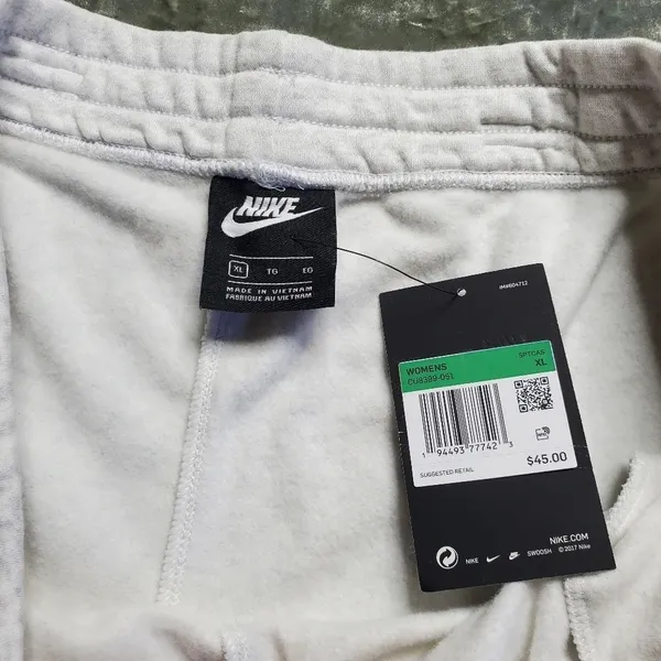 Nike Gray Standard Fit‎ Shorts - Image 4