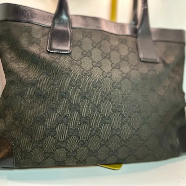 Gucci Black Tote Hand Bag with Iconic GG Design - Image 2