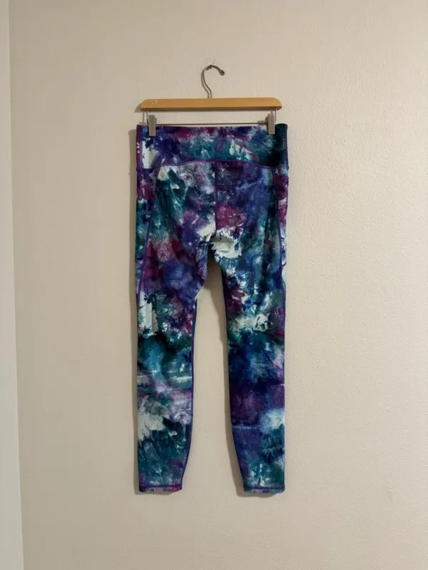 Under armour -Dye Leggings in Purple, Teal & White - Image 3