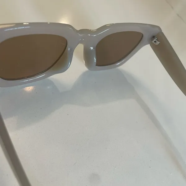 LIKE NEW Beige Tan Square Shaped Women's Sunglasses - Image 7