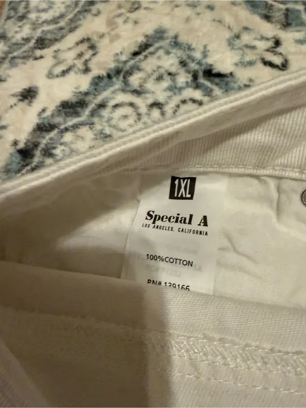 White Distressed Denim Shorts with Frayed Hem - Image 5