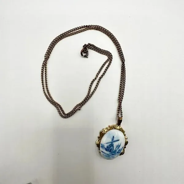 Vintage blue and white windmill pendant necklace - Image 2