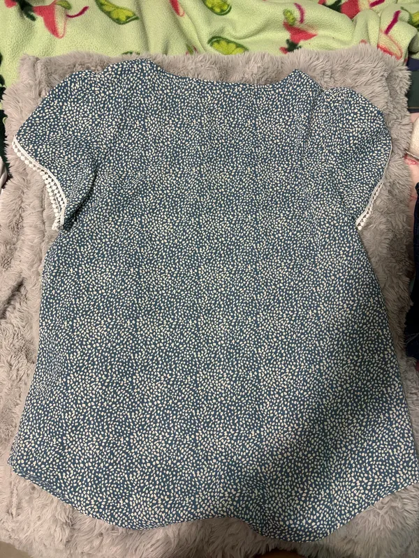 Blue spotted tee with lace sleeves - Image 2
