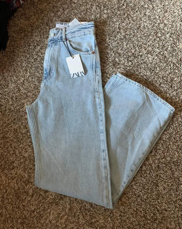 Zara NWT Wide Leg High Rise Light Wash Jeans Size 6 - Image 2