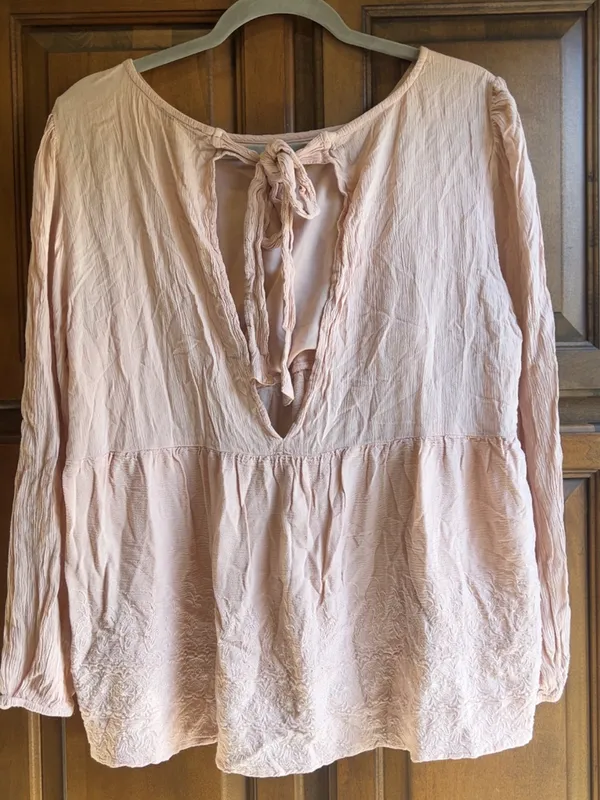 American Eagle smocked blouse. Open back with tie bow. Light pink. Size L - Image 7