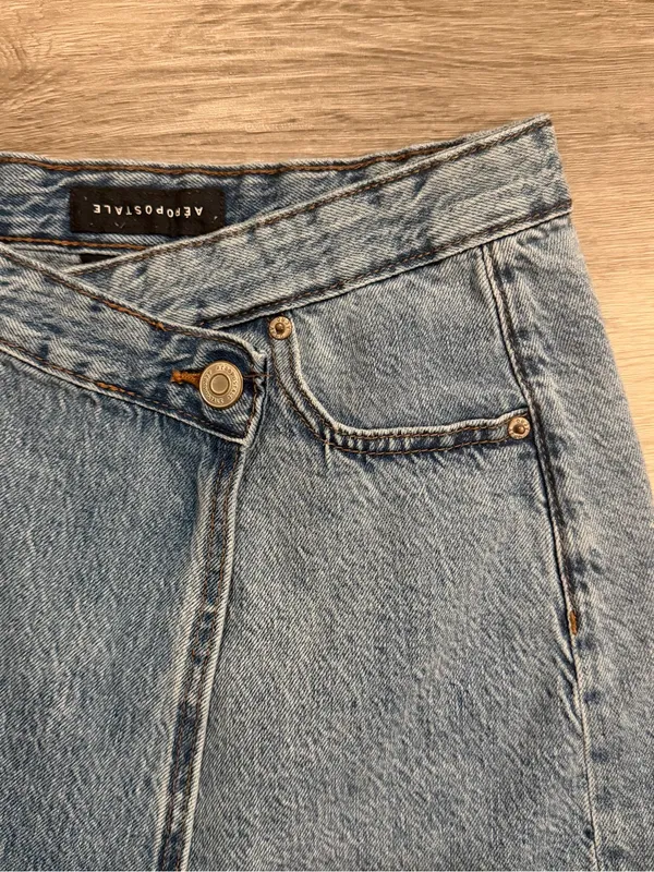 Aeropostale Womens Blue Denim Mini Wrap Skirt Pockets Frayed Hem Size 6 - Image 2