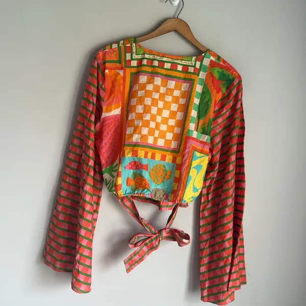 NEW Farm Rio x Anthropologie Bell-Sleeve Wrap Top Large - Image 3