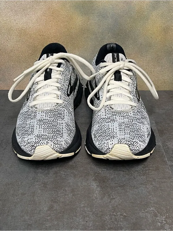 Brooks Adrenaline GTS 21 Women's White & Black Sneakers Size 8B - Image 7