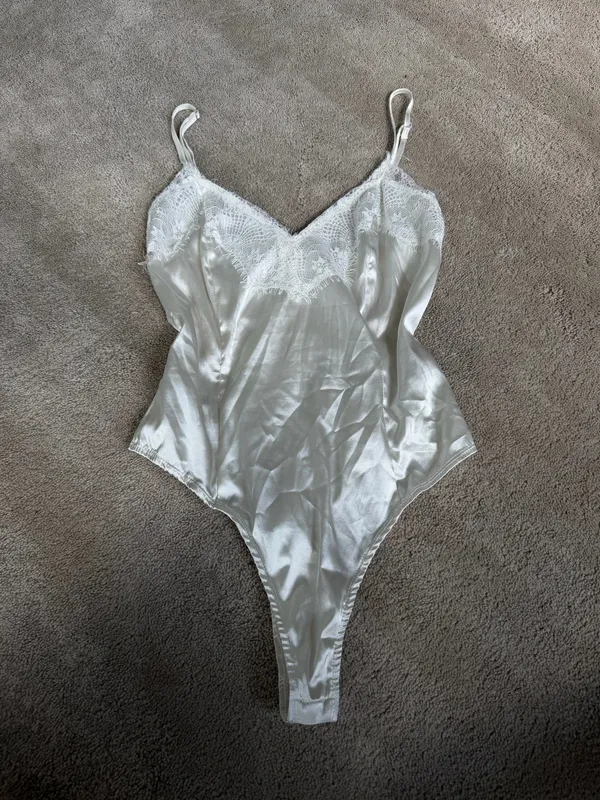 PrettyLittleThing White Satin Lace Bodysuit Size 4 - Image 2