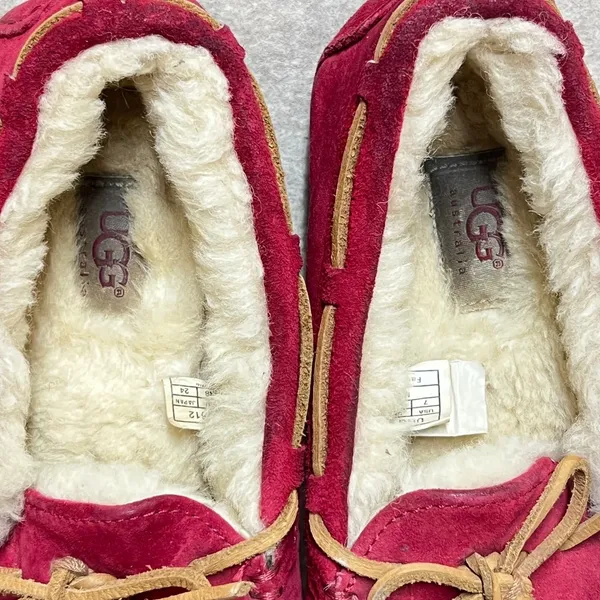 UGG Australia Dakota Sangria Pink Suede Moccasin Slippers 5612‎ Womens 7 GUC - Image 5