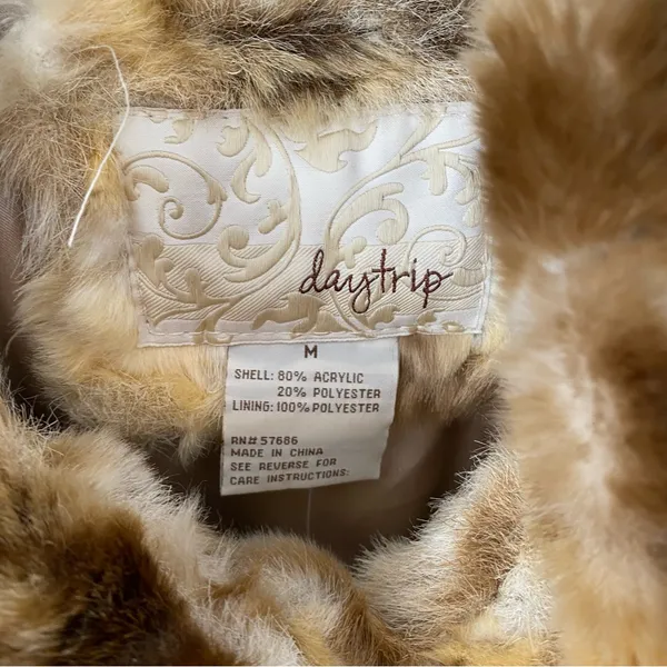 Daytrip Boho Tan Brown Cream Faux Fur Jacket Coat size medium NWOTS - Image 7