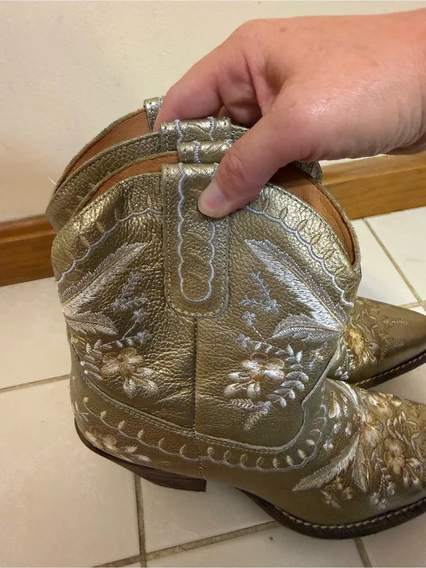 dingo | Primrose Metallic Gold Western ankle boots size 8 - Image 10