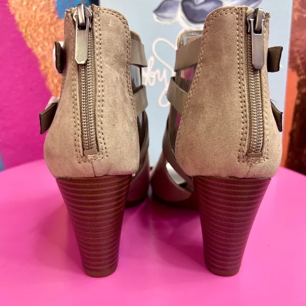 Libby Edelman Womens 7.5 Karla Open Toe Booties Putty‎ Buckle Straps New In Box - Image 3