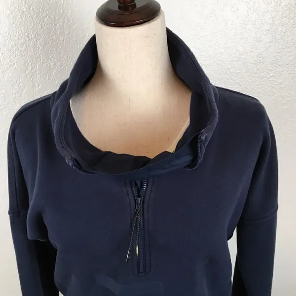 Nike womens track & field funnel neck sweatshirt S‎ - Image 2