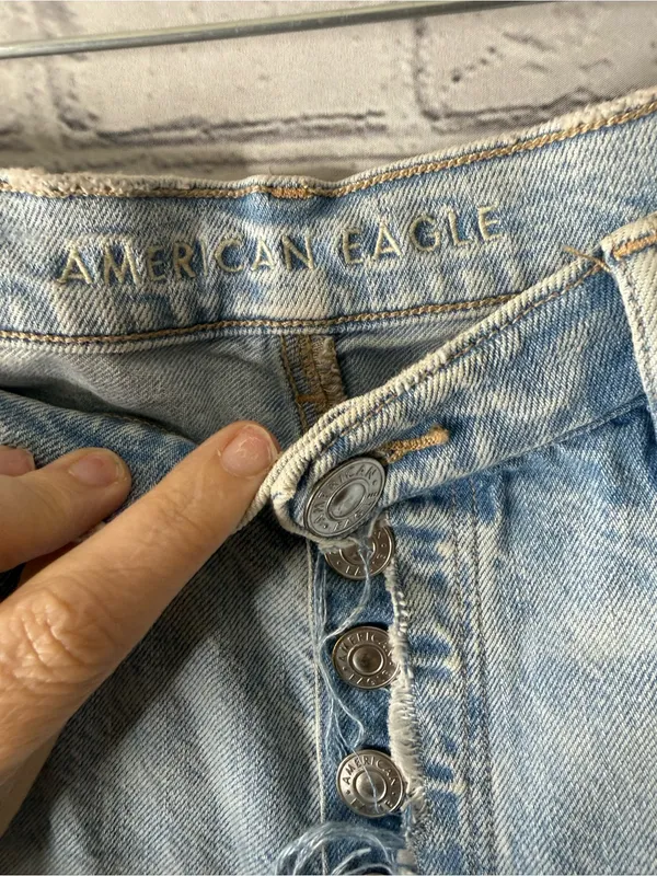 American Eagle women’s jeans 90s boyfriend 14 short - Image 9