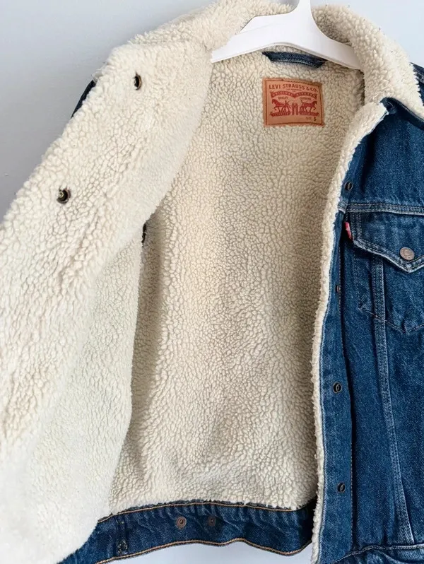 Levi’s Original Sherpa Trucker Denim Jacket Women’s Small - Image 2