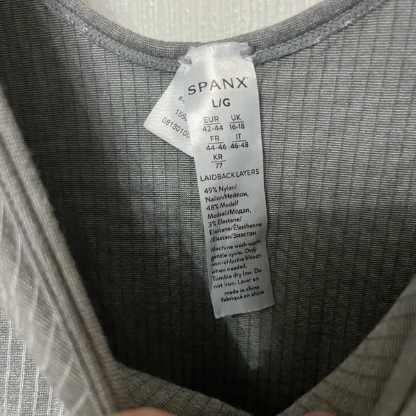 SPANX Laidback Layers Grey‎ seamless striped Tank size large - Image 6