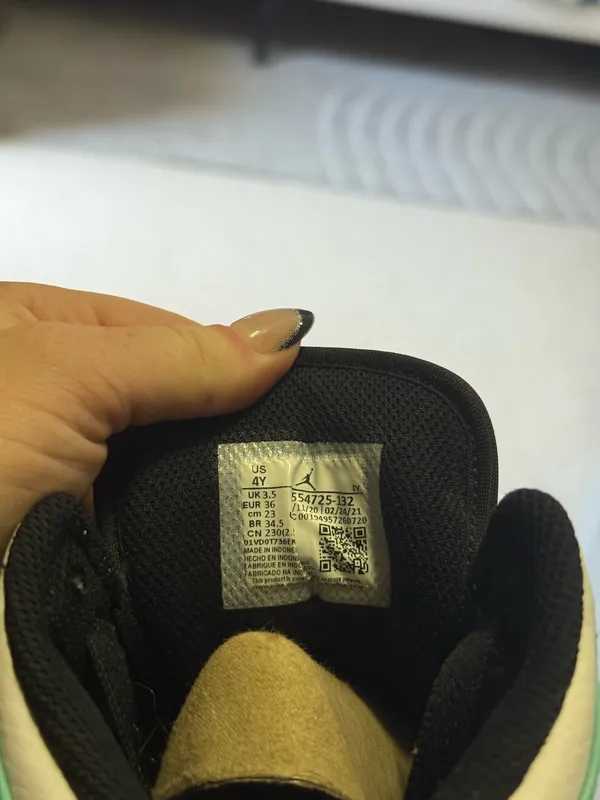 Air Jordan 1 Mid - Image 14