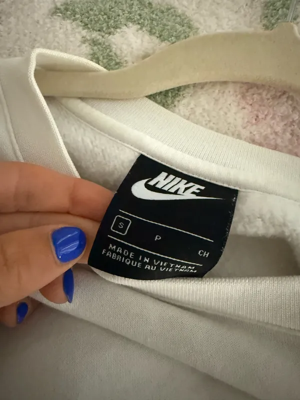 White Nike sweatshirt - Image 2
