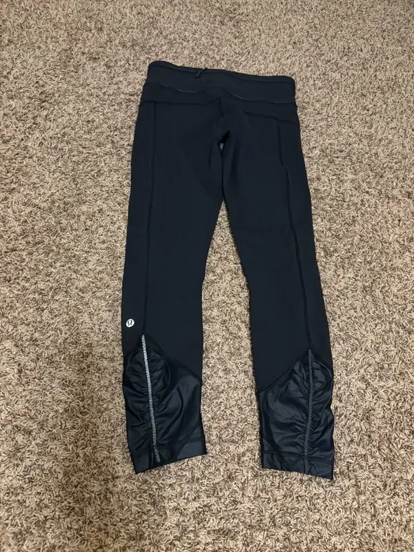 Lululemon Embellished Cuff Leggings Estimated Size 6 Solid Black Neutral Pull On - Image 2