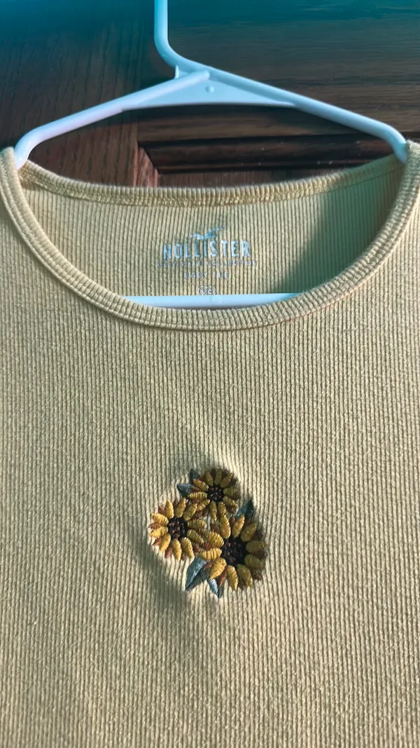 Hollister Baby Tee - Image 2