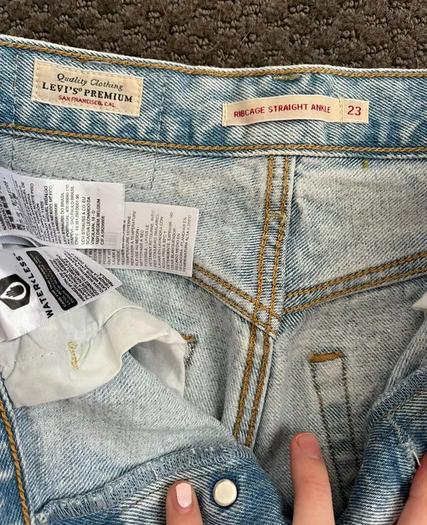Levi’s Ribcage Straight Ankle Jeans - Image 5