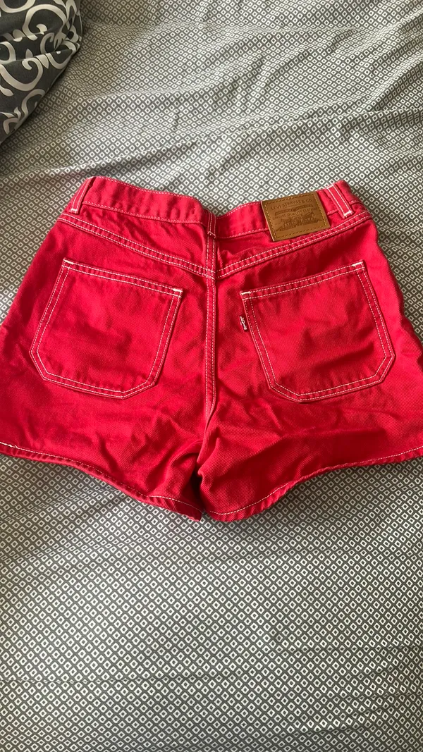 Levi’s 80s Mom Shorts - Image 3