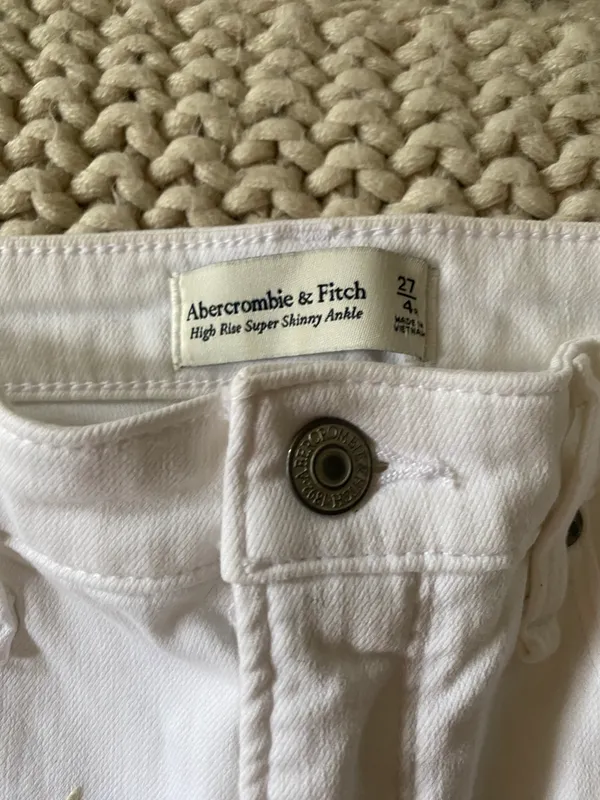 Abercrombie White Jeans - Image 4