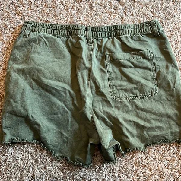 Aerie Adventure Short Army Green Women’s Size Large - Image 4