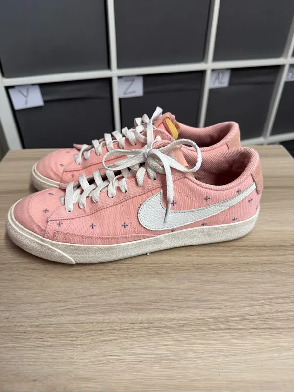 Nike Blazer Low Women's Pink Canvas Low-Top Sneakers - Image 2